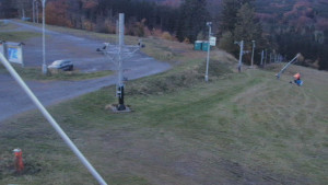 Skiareál Troják - Otočná kamera, svah A - 26.10.2025 v 17:00 Skiareál Troják - Otočná kamera, svah A - 26.10.2025 v 17:00