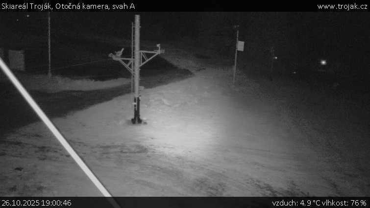 Skiareál Troják - Otočná kamera, svah A - 26.10.2025 v 19:00 Skiareál Troják - Otočná kamera, svah A - 26.10.2025 v 19:00