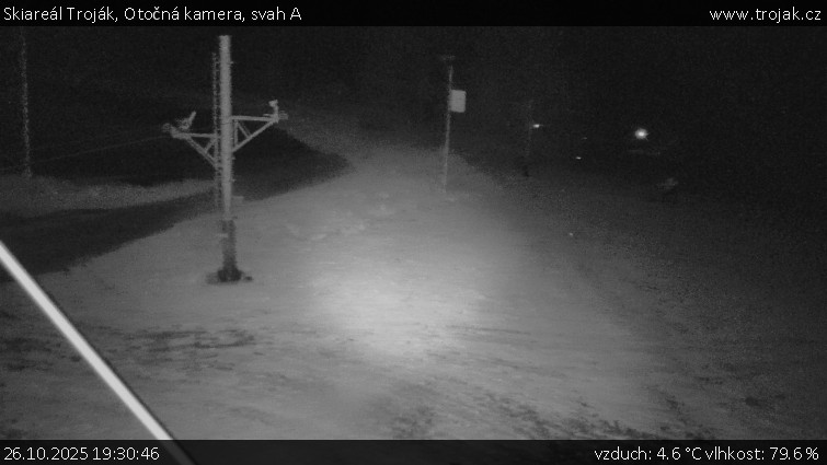 Skiareál Troják - Otočná kamera, svah A - 26.10.2025 v 19:30 Skiareál Troják - Otočná kamera, svah A - 26.10.2025 v 19:30