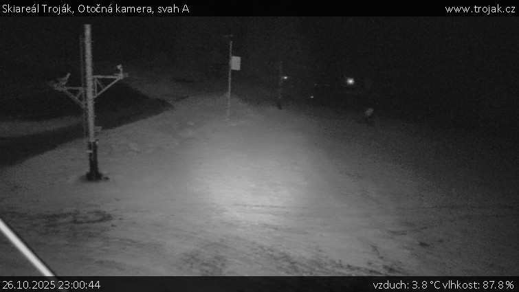 Skiareál Troják - Otočná kamera, svah A - 26.10.2025 v 23:00 Skiareál Troják - Otočná kamera, svah A - 26.10.2025 v 23:00