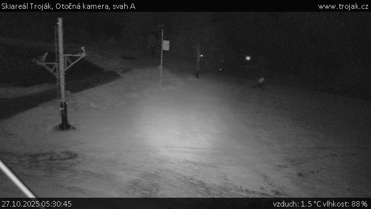 Skiareál Troják - Otočná kamera, svah A - 27.10.2025 v 05:30 Skiareál Troják - Otočná kamera, svah A - 27.10.2025 v 05:30