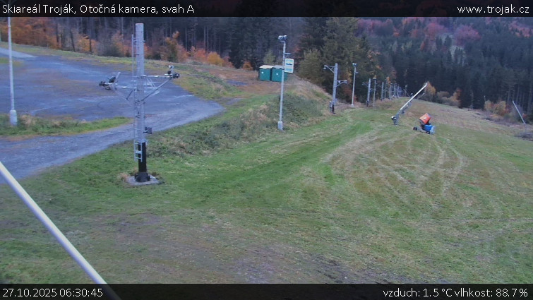 Skiareál Troják - Otočná kamera, svah A - 27.10.2025 v 06:30 Skiareál Troják - Otočná kamera, svah A - 27.10.2025 v 06:30