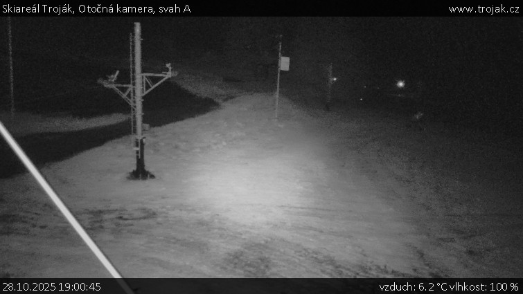 Skiareál Troják - Otočná kamera, svah A - 28.10.2025 v 19:00 Skiareál Troják - Otočná kamera, svah A - 28.10.2025 v 19:00