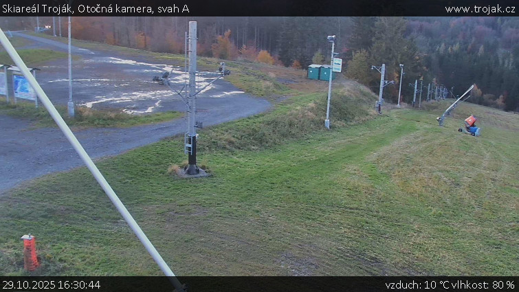 Skiareál Troják - Otočná kamera, svah A - 29.10.2025 v 16:30 Skiareál Troják - Otočná kamera, svah A - 29.10.2025 v 16:30