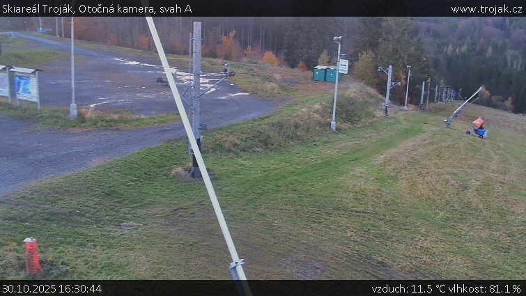 Skiareál Troják - Otočná kamera, svah A - 30.10.2025 v 16:30 Skiareál Troják - Otočná kamera, svah A - 30.10.2025 v 16:30