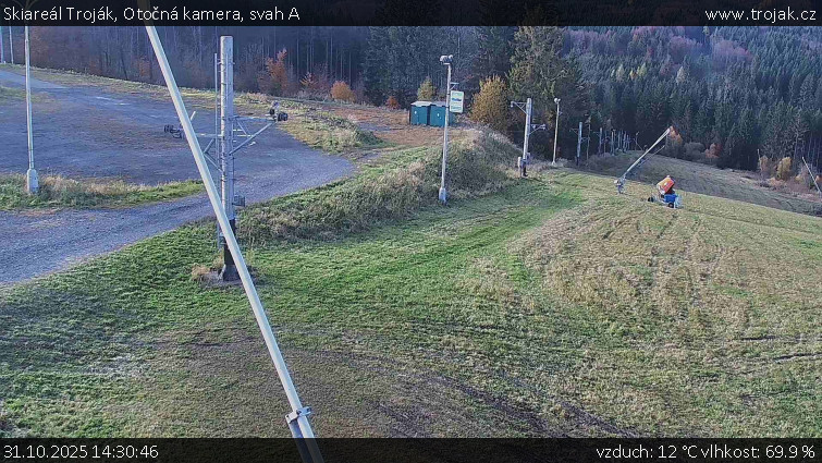 Skiareál Troják - Otočná kamera, svah A - 31.10.2025 v 14:30 Skiareál Troják - Otočná kamera, svah A - 31.10.2025 v 14:30