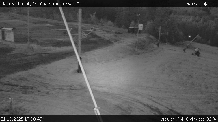 Skiareál Troják - Otočná kamera, svah A - 31.10.2025 v 17:00 Skiareál Troják - Otočná kamera, svah A - 31.10.2025 v 17:00