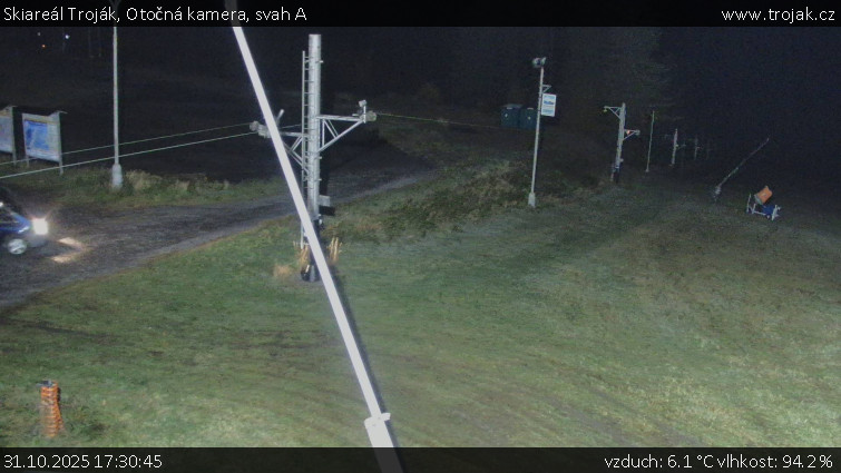 Skiareál Troják - Otočná kamera, svah A - 31.10.2025 v 17:30 Skiareál Troják - Otočná kamera, svah A - 31.10.2025 v 17:30