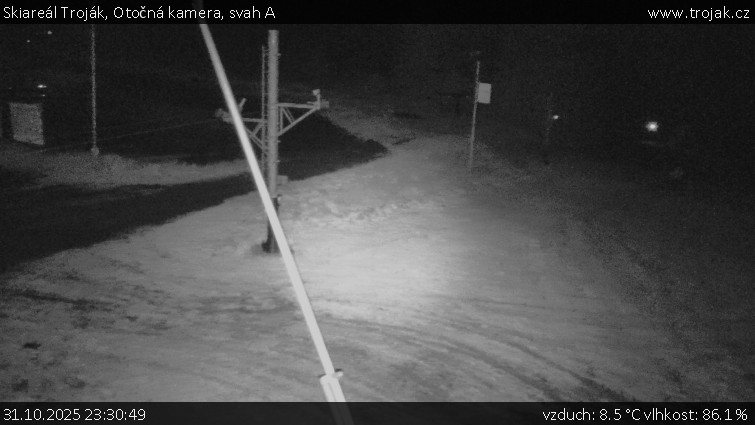 Skiareál Troják - Otočná kamera, svah A - 31.10.2025 v 23:30 Skiareál Troják - Otočná kamera, svah A - 31.10.2025 v 23:30