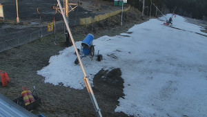 Skiareál Troják - Otočná kamera, svah A - 13.12.2025 v 08:00 Skiareál Troják - Otočná kamera, svah A - 13.12.2025 v 08:00