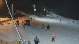 Skiareál Troják - Otočná kamera, svah A - 16.1.2026 v 18:00 Skiareál Troják - Otočná kamera, svah A - 16.1.2026 v 18:00