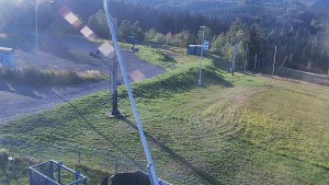 Skiareál Troják - Otočná kamera, svah A - 18.9.2026 v 17:30 Skiareál Troják - Otočná kamera, svah A - 18.9.2026 v 17:30