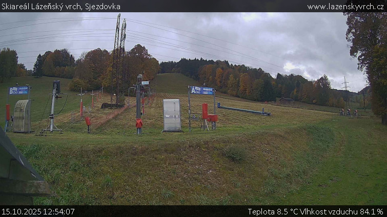 Skiareál Lázeňský vrch - Sjezdovka - 15.10.2025 v 12:54 Skiareál Lázeňský vrch - Sjezdovka - 15.10.2025 v 12:54