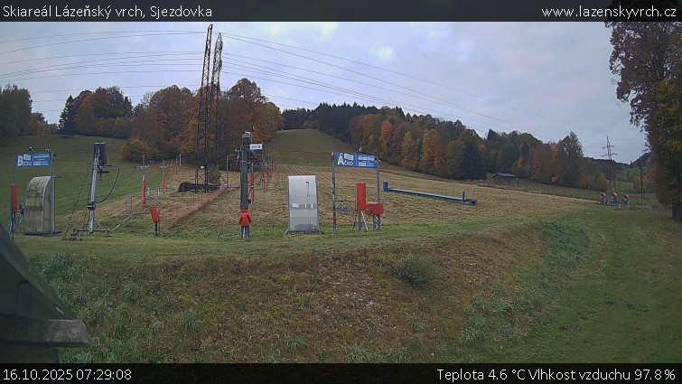 Skiareál Lázeňský vrch - Sjezdovka - 16.10.2025 v 07:29 Skiareál Lázeňský vrch - Sjezdovka - 16.10.2025 v 07:29