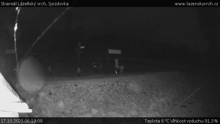 Skiareál Lázeňský vrch - Sjezdovka - 17.10.2025 v 06:19 Skiareál Lázeňský vrch - Sjezdovka - 17.10.2025 v 06:19