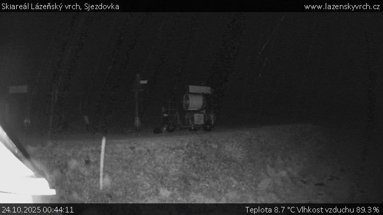 Skiareál Lázeňský vrch - Sjezdovka - 24.10.2025 v 00:44 Skiareál Lázeňský vrch - Sjezdovka - 24.10.2025 v 00:44