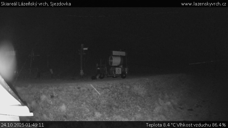 Skiareál Lázeňský vrch - Sjezdovka - 24.10.2025 v 01:49 Skiareál Lázeňský vrch - Sjezdovka - 24.10.2025 v 01:49