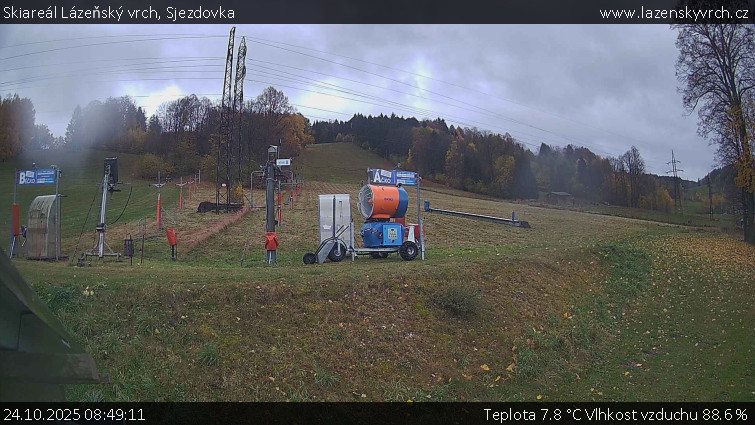 Skiareál Lázeňský vrch - Sjezdovka - 24.10.2025 v 08:49 Skiareál Lázeňský vrch - Sjezdovka - 24.10.2025 v 08:49