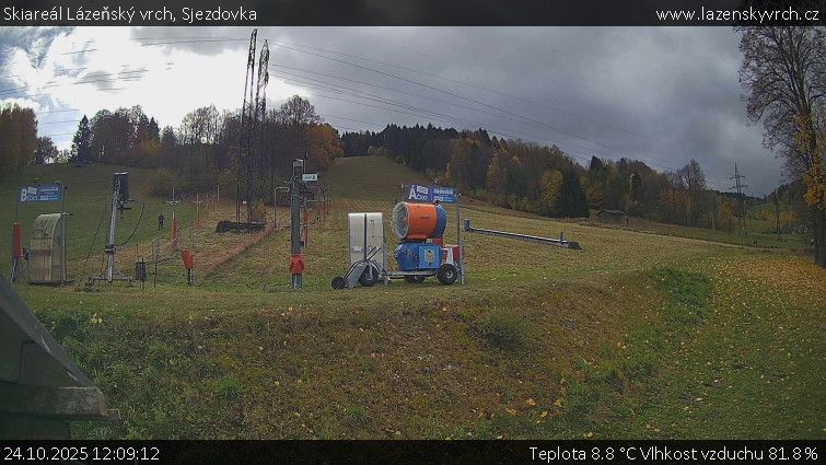 Skiareál Lázeňský vrch - Sjezdovka - 24.10.2025 v 12:09 Skiareál Lázeňský vrch - Sjezdovka - 24.10.2025 v 12:09