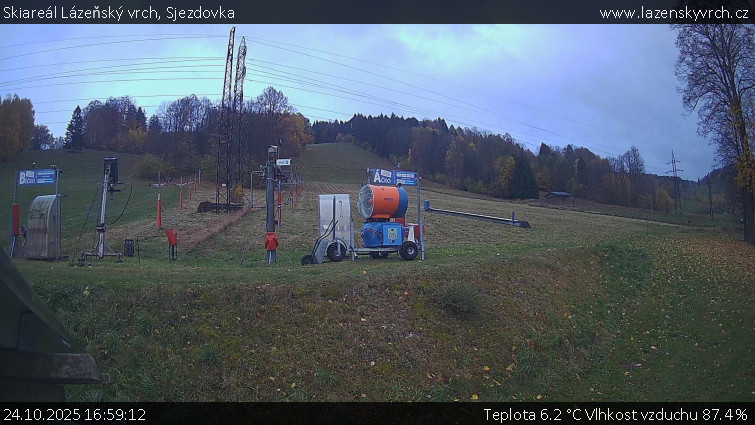 Skiareál Lázeňský vrch - Sjezdovka - 24.10.2025 v 16:59 Skiareál Lázeňský vrch - Sjezdovka - 24.10.2025 v 16:59