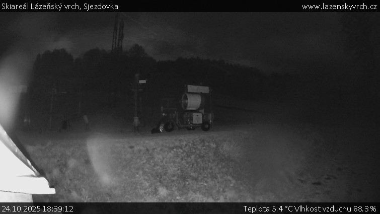 Skiareál Lázeňský vrch - Sjezdovka - 24.10.2025 v 18:39 Skiareál Lázeňský vrch - Sjezdovka - 24.10.2025 v 18:39