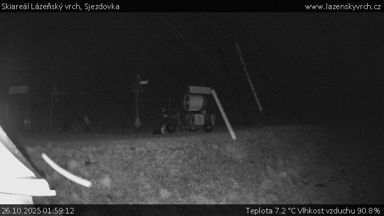 Skiareál Lázeňský vrch - Sjezdovka - 26.10.2025 v 01:59 Skiareál Lázeňský vrch - Sjezdovka - 26.10.2025 v 01:59