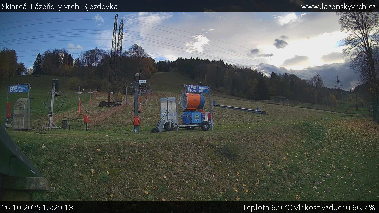 Skiareál Lázeňský vrch - Sjezdovka - 26.10.2025 v 15:29 Skiareál Lázeňský vrch - Sjezdovka - 26.10.2025 v 15:29