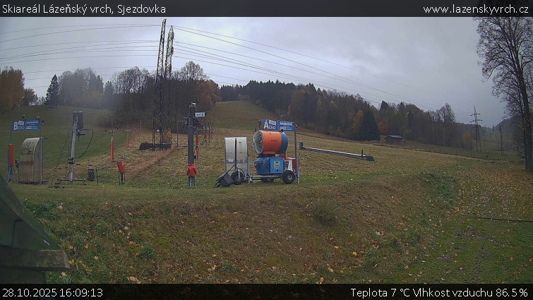Skiareál Lázeňský vrch - Sjezdovka - 28.10.2025 v 16:09 Skiareál Lázeňský vrch - Sjezdovka - 28.10.2025 v 16:09