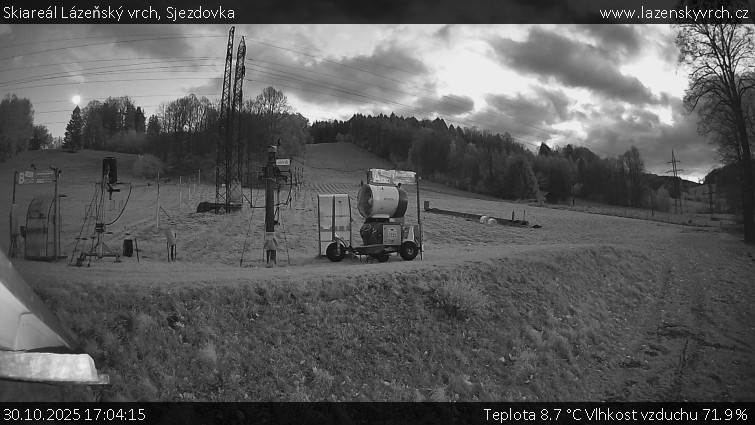 Skiareál Lázeňský vrch - Sjezdovka - 30.10.2025 v 17:04 Skiareál Lázeňský vrch - Sjezdovka - 30.10.2025 v 17:04