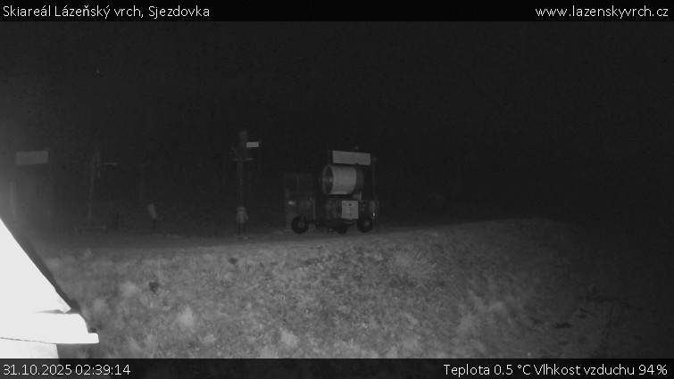 Skiareál Lázeňský vrch - Sjezdovka - 31.10.2025 v 02:39 Skiareál Lázeňský vrch - Sjezdovka - 31.10.2025 v 02:39