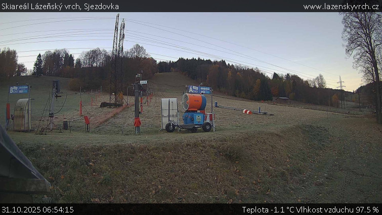 Skiareál Lázeňský vrch - Sjezdovka - 31.10.2025 v 06:54 Skiareál Lázeňský vrch - Sjezdovka - 31.10.2025 v 06:54