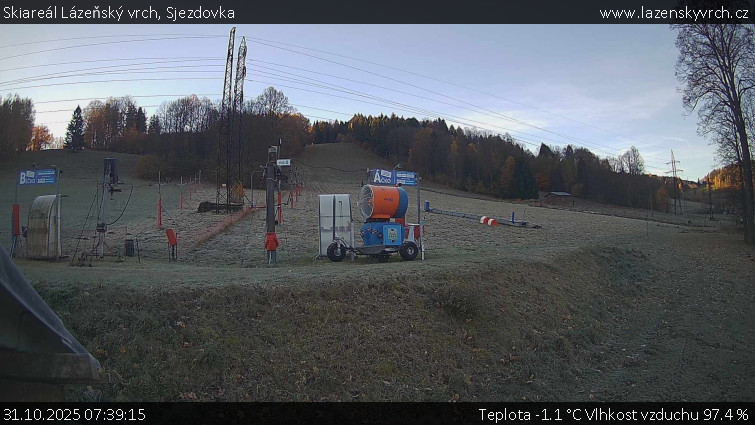 Skiareál Lázeňský vrch - Sjezdovka - 31.10.2025 v 07:39 Skiareál Lázeňský vrch - Sjezdovka - 31.10.2025 v 07:39