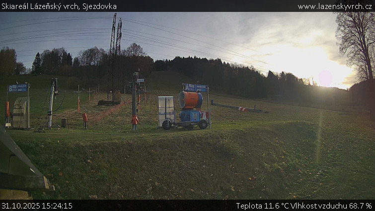 Skiareál Lázeňský vrch - Sjezdovka - 31.10.2025 v 15:24 Skiareál Lázeňský vrch - Sjezdovka - 31.10.2025 v 15:24