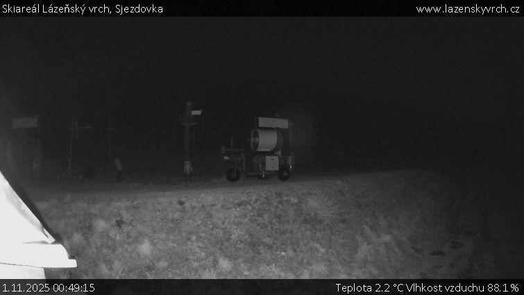 Skiareál Lázeňský vrch - Sjezdovka - 1.11.2025 v 00:49 Skiareál Lázeňský vrch - Sjezdovka - 1.11.2025 v 00:49