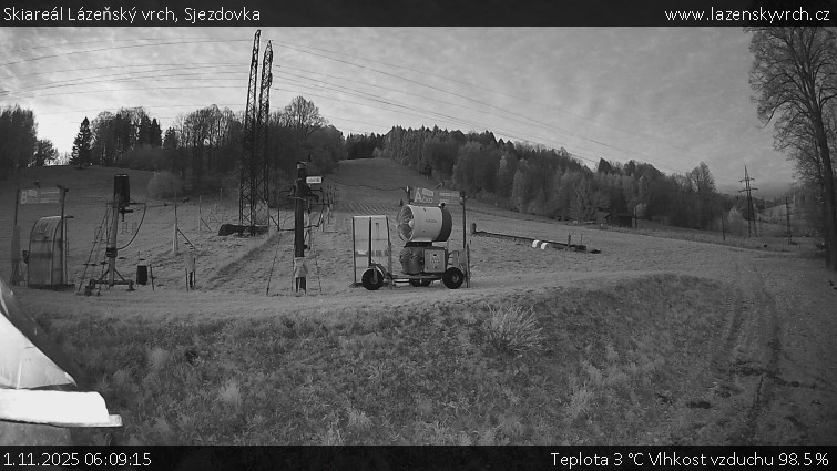 Skiareál Lázeňský vrch - Sjezdovka - 1.11.2025 v 06:09 Skiareál Lázeňský vrch - Sjezdovka - 1.11.2025 v 06:09