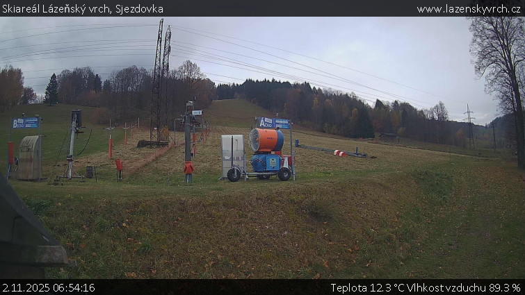 Skiareál Lázeňský vrch - Sjezdovka - 2.11.2025 v 06:54 Skiareál Lázeňský vrch - Sjezdovka - 2.11.2025 v 06:54