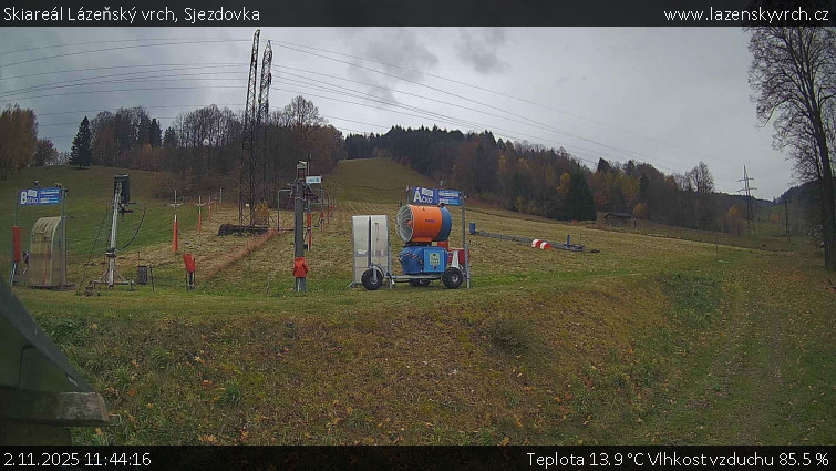Skiareál Lázeňský vrch - Sjezdovka - 2.11.2025 v 11:44 Skiareál Lázeňský vrch - Sjezdovka - 2.11.2025 v 11:44