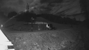 Skiareál Lázeňský vrch - Sjezdovka - 7.12.2025 v 01:09 Skiareál Lázeňský vrch - Sjezdovka - 7.12.2025 v 01:09