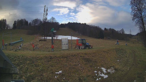 Skiareál Lázeňský vrch - Sjezdovka - 7.12.2025 v 08:49 Skiareál Lázeňský vrch - Sjezdovka - 7.12.2025 v 08:49
