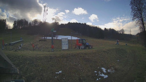 Skiareál Lázeňský vrch - Sjezdovka - 7.12.2025 v 11:49 Skiareál Lázeňský vrch - Sjezdovka - 7.12.2025 v 11:49