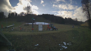 Skiareál Lázeňský vrch - Sjezdovka - 7.12.2025 v 11:54 Skiareál Lázeňský vrch - Sjezdovka - 7.12.2025 v 11:54