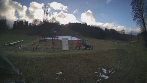 Skiareál Lázeňský vrch - Sjezdovka - 7.12.2025 v 12:19 Skiareál Lázeňský vrch - Sjezdovka - 7.12.2025 v 12:19