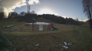 Skiareál Lázeňský vrch - Sjezdovka - 7.12.2025 v 12:54 Skiareál Lázeňský vrch - Sjezdovka - 7.12.2025 v 12:54