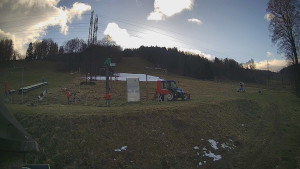 Skiareál Lázeňský vrch - Sjezdovka - 7.12.2025 v 12:59 Skiareál Lázeňský vrch - Sjezdovka - 7.12.2025 v 12:59