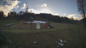 Skiareál Lázeňský vrch - Sjezdovka - 7.12.2025 v 13:04 Skiareál Lázeňský vrch - Sjezdovka - 7.12.2025 v 13:04