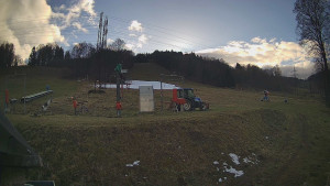 Skiareál Lázeňský vrch - Sjezdovka - 7.12.2025 v 13:19 Skiareál Lázeňský vrch - Sjezdovka - 7.12.2025 v 13:19