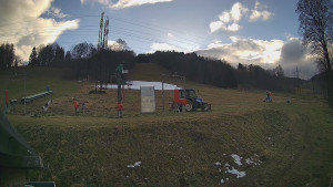Skiareál Lázeňský vrch - Sjezdovka - 7.12.2025 v 13:24 Skiareál Lázeňský vrch - Sjezdovka - 7.12.2025 v 13:24