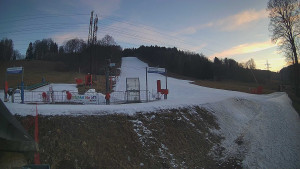 Skiareál Lázeňský vrch - Sjezdovka - 26.2.2026 v 17:24 Skiareál Lázeňský vrch - Sjezdovka - 26.2.2026 v 17:24