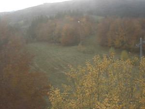 Skiareál Troják - Kamera na svahu B, pohled od chaty - 30.10.2025 v 08:09 Skiareál Troják - Kamera na svahu B, pohled od chaty - 30.10.2025 v 08:09