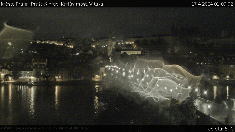 Město Praha - Pražský hrad, Karlův most, Vltava - 17.4.2024 v 01:00